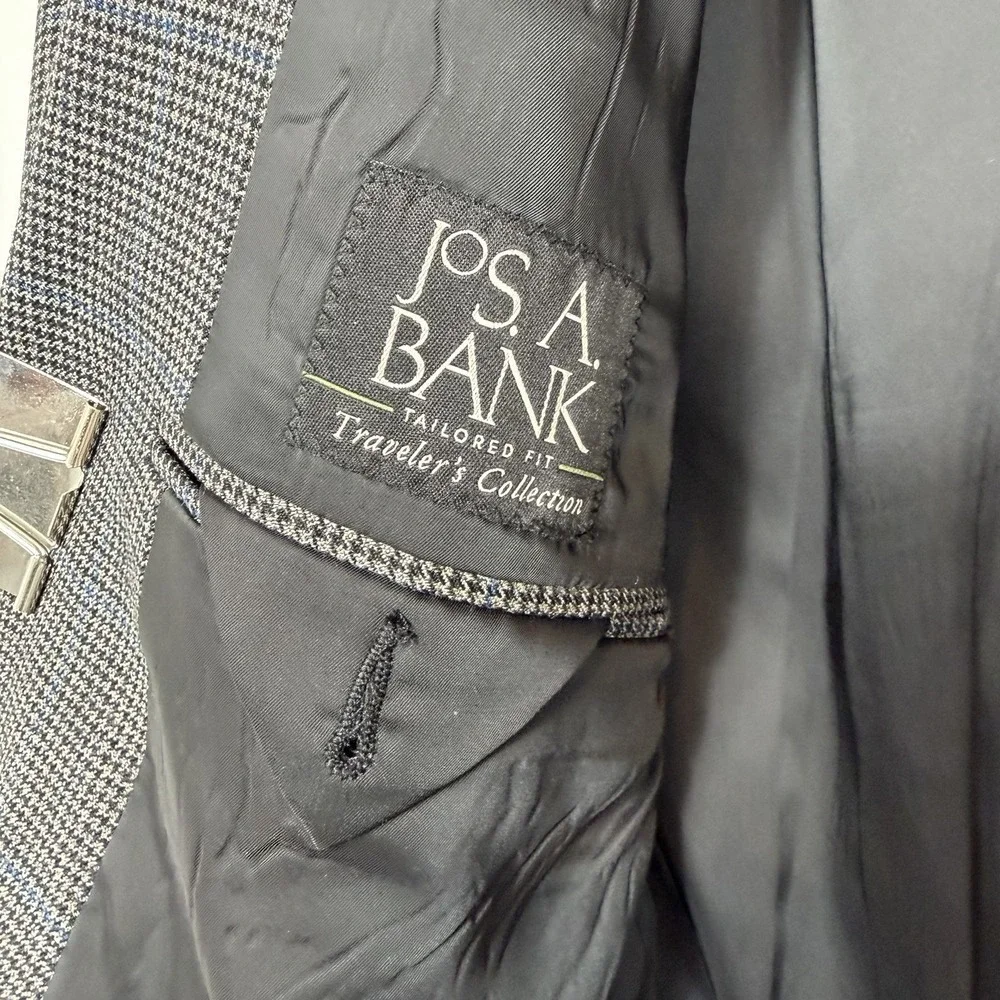 Jos A Bank Traveler's Collection 43L Sport Coat Gray Blue Windowpane Wool Blazer